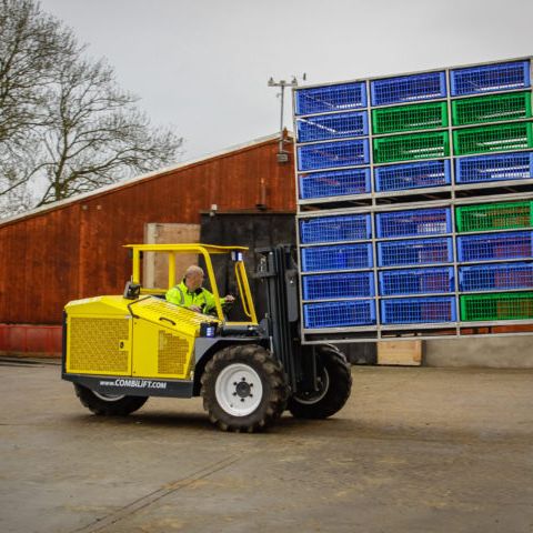 Combilift-–-COMBi-RT-–-Poultry-Agricultural-Outdoor--scaled-600x4803